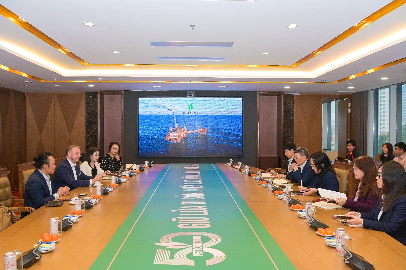 Petrovietnam làm việc với Fortune châu Á, đề xuất tổ chức Hội nghị Thượng đỉnh Đông Nam Á tại Việt Nam