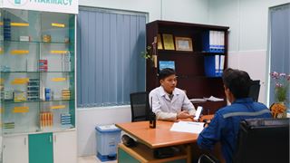 “Mắt xích” thầm lặng bảo đảm sức khỏe NLĐ tại NMLD Dung Quất