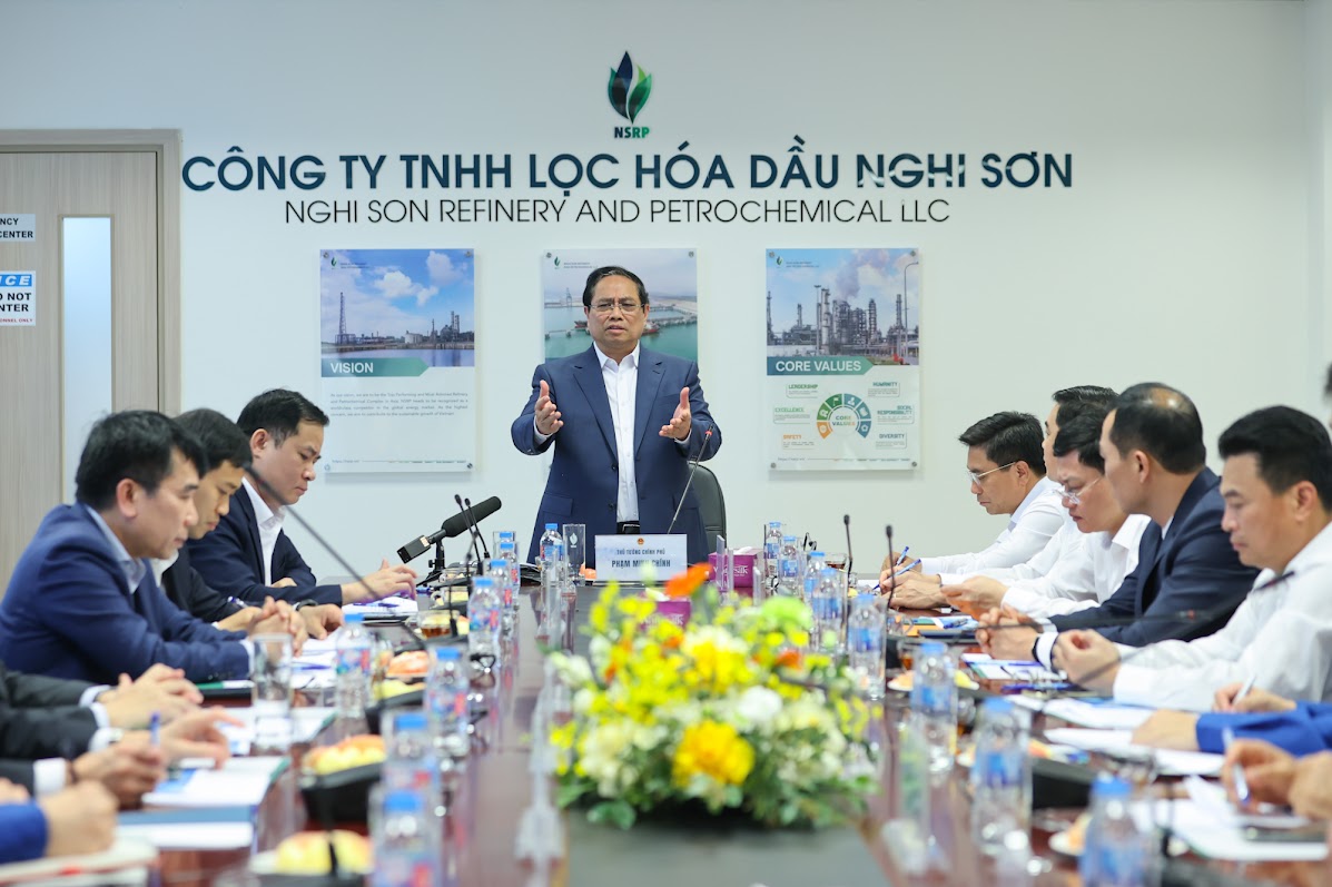 Thủ tướng làm việc tại Nhà máy Lọc hóa dầu Nghi Sơn và khảo sát địa điểm xây dựng kho dầu chiến lược