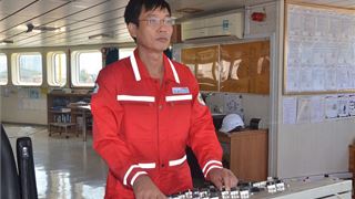 Những người bám biển giữa trùng khơi