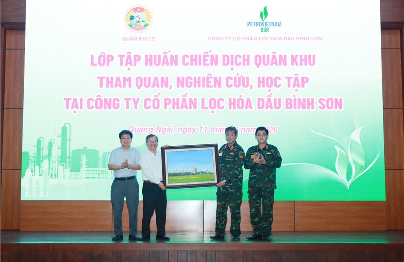 NMLD Dung Quất - Điểm sáng công nghiệp và bảo đảm an ninh quốc phòng