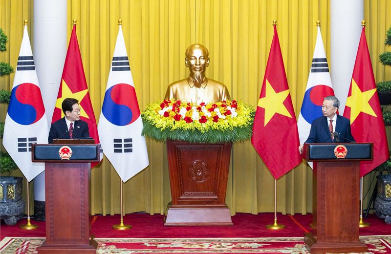 Lãnh đạo Việt Nam - Hàn Quốc chứng kiến trao các văn kiện hợp tác giữa hai nước