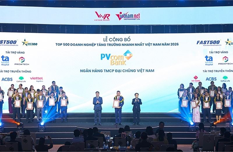 PVcomBank lần thứ 8 liên tiếp được vinh danh trong Bảng xếp hạng FAST500