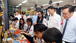 Khánh thành phòng STEM Trường THPT Gia Định (TP HCM): “Cánh tay nối dài” chạm tới ước mơ