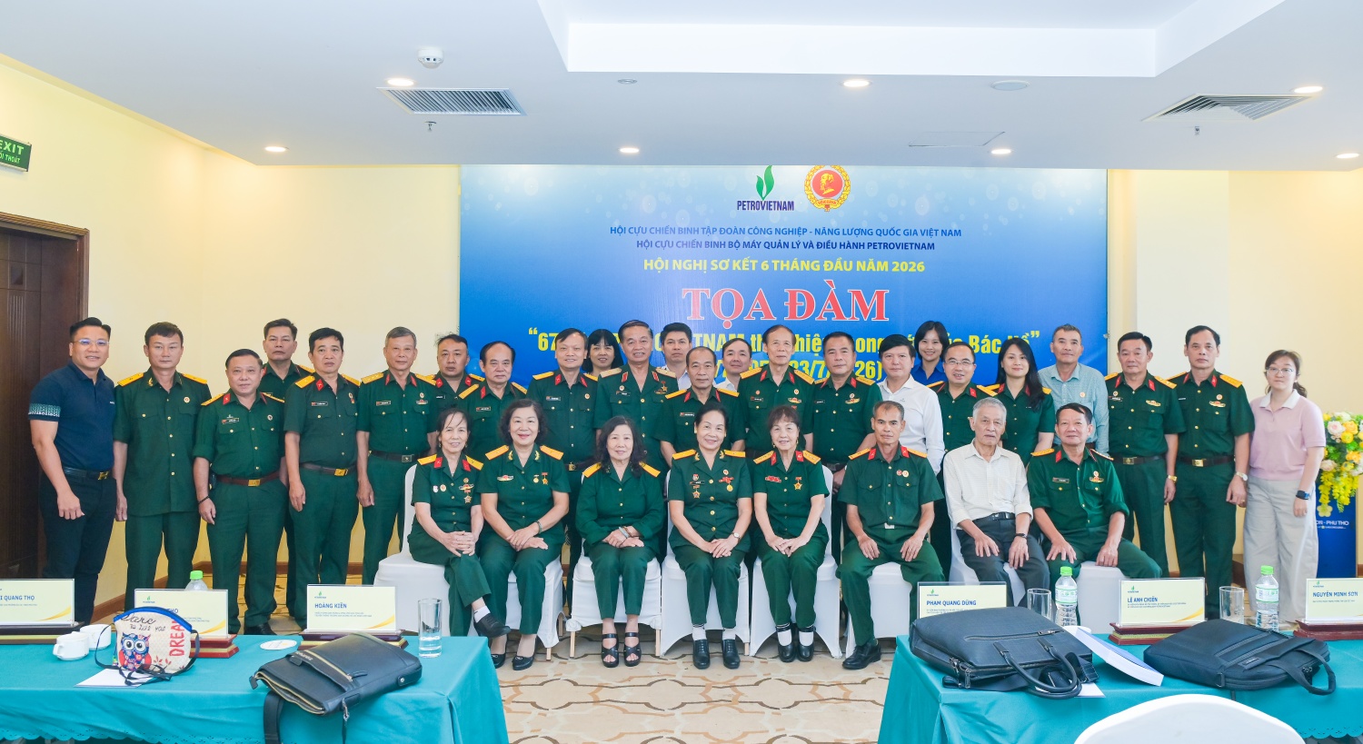 Các đại biểu tại hội nghị.