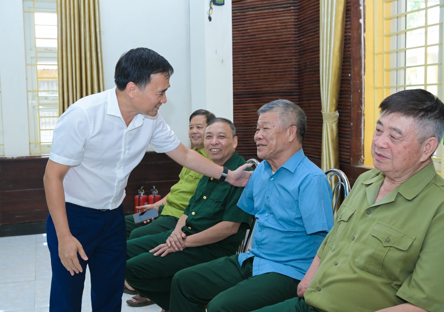 Đồng chí Vũ Anh Tuấn - Phó Chủ tịch Công đoàn Petrovietnam thăm hỏi thương binh, bệnh binh