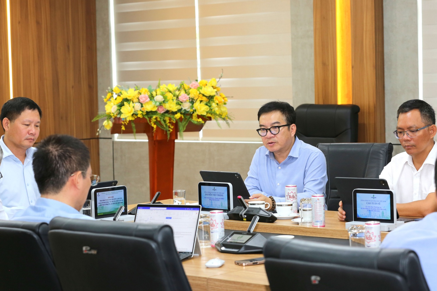 Tổng Giám đốc BSR Nguyễn Việt Thắng nhấn mạnh việc tiếp tục kiện toàn tổ chức, nhân sự. Đồng thời, yêu cầu các đơn vị, ban chức năng BSR cần có các nhiệm vụ cụ thể, xác định rõ yêu cầu về việc thực hiện nhiệm vụ, kế hoạch liên quan đến nghiên cứu KHCN, ĐMST và CĐS tại BSR.