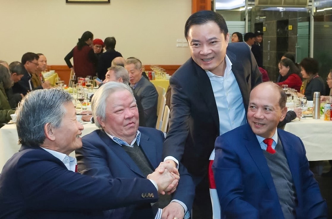 Chủ tịch HĐTV Petrovietnam Lê Ngọc Sơn thăm hỏi, chúc sức khỏe các đồng chí nguyên lãnh đạo Tập đoàn nhân dịp Tết Nguyên đán 2025.