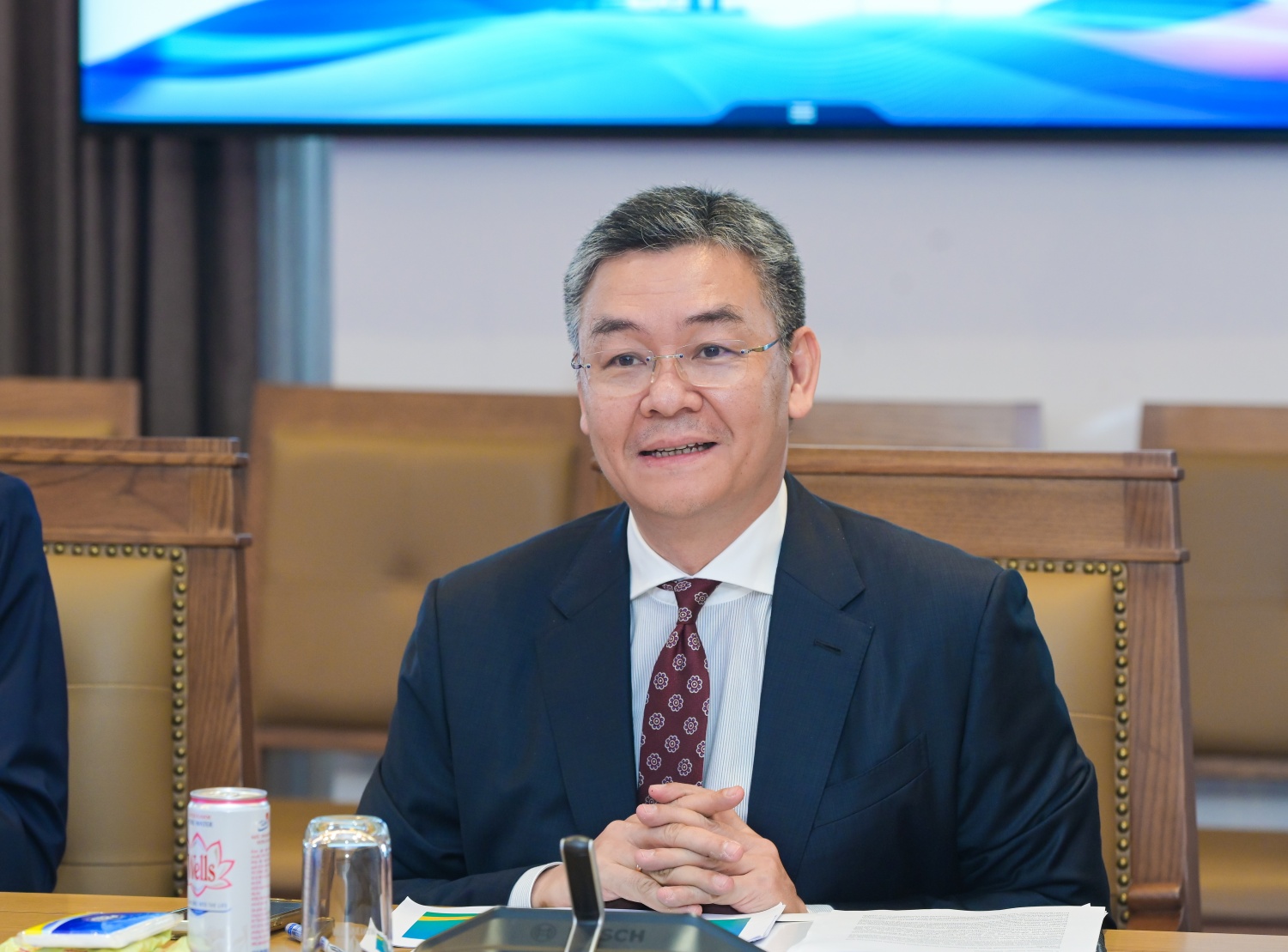 Tổng Giám đốc Petrovietnam Lê Mạnh Cường trao đổi tại buổi làm việc