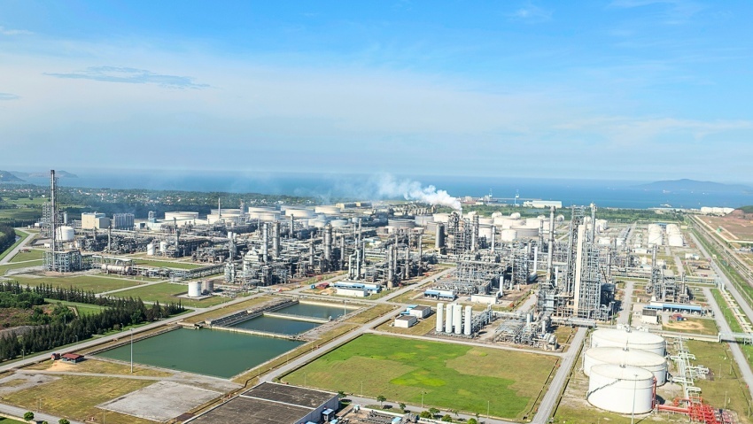 Nhà máy lọc dầu Nghi Sơn - Liên doanh giữa Petrovietnam và các đối tác Kuwait, Nhật Bản.