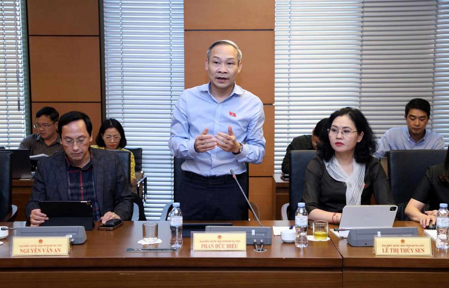 Đại biểu Phan Đức Hiếu (Đoàn ĐBQH tỉnh Hưng Yên) phát biểu góp ý dự thảo Luật dầu khí (sửa đổi).