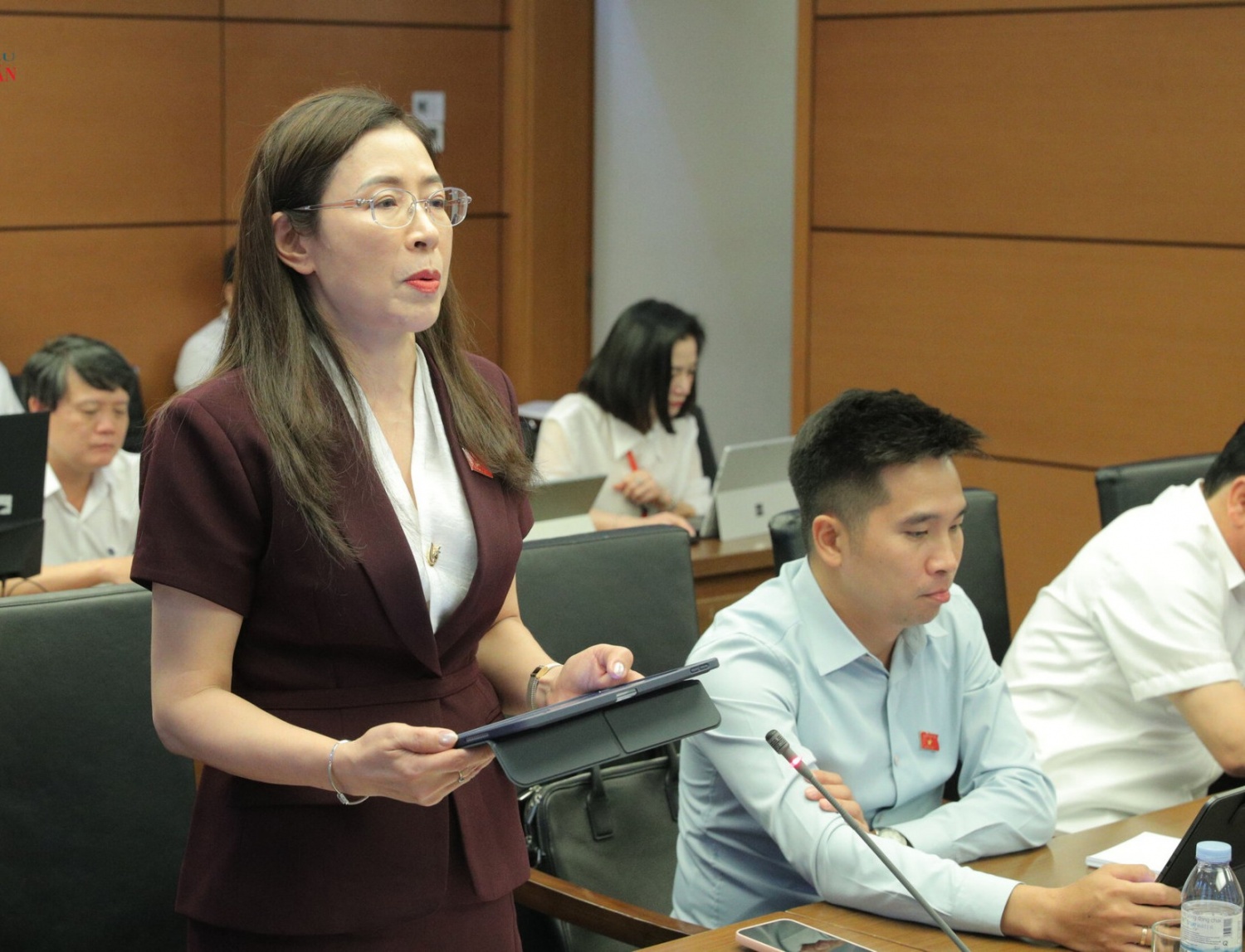 Đại biểu Bùi Thị Kim Tuyến (Đoàn ĐBQH tỉnh Phú Thọ) nhấn mạnh yêu cầu hoàn thiện quy định về thẩm quyền, trách nhiệm trong quản lý hoạt động dầu khí.