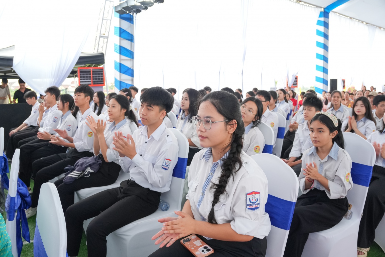 Học sinh Trường THPT Nam Đàn 1 trong ngày Lễ khởi công.