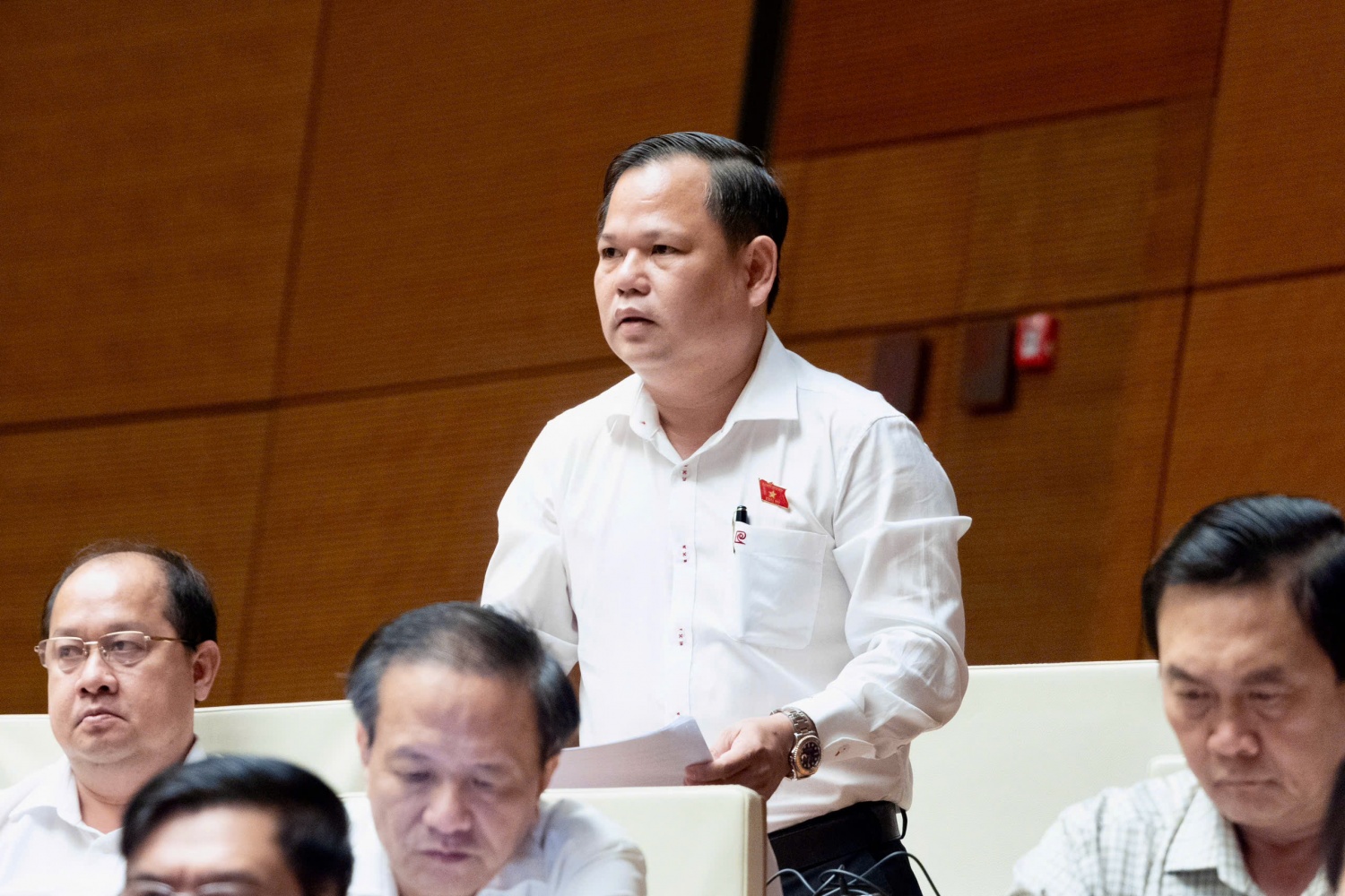 ĐBQH Nguyễn Duy Thanh (Đoàn Cà Mau) phát biểu thảo luận tại hội trường chiều 8/8.