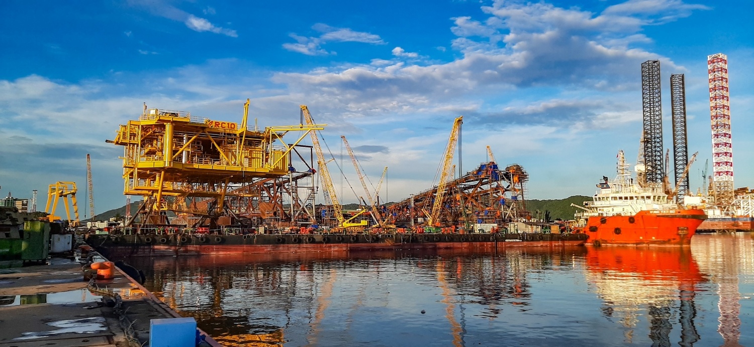 Một góc khu vực bãi chế tạo Cảng Vietsovpetro.