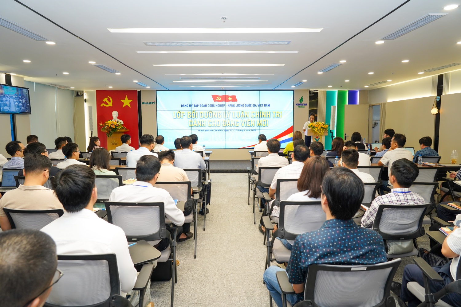 Petrovietnam khai giảng Lớp bồi dưỡng lý luận chính trị dành cho đảng viên mới tại TP HCM.