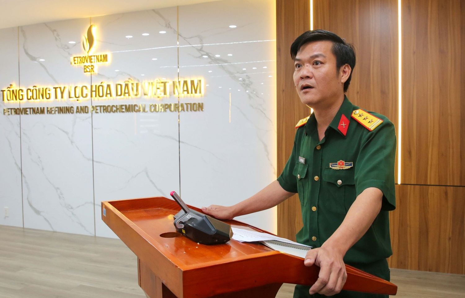 Thượng tá Nguyễn Thế Huy - Phó Tham mưu trưởng Bộ Chỉ huy Quân sự tỉnh Quảng Ngãi nhấn mạnh tầm quan trọng của đợt huấn luyện Đại đội Pháo phòng không 37mm-1 của BSR.
