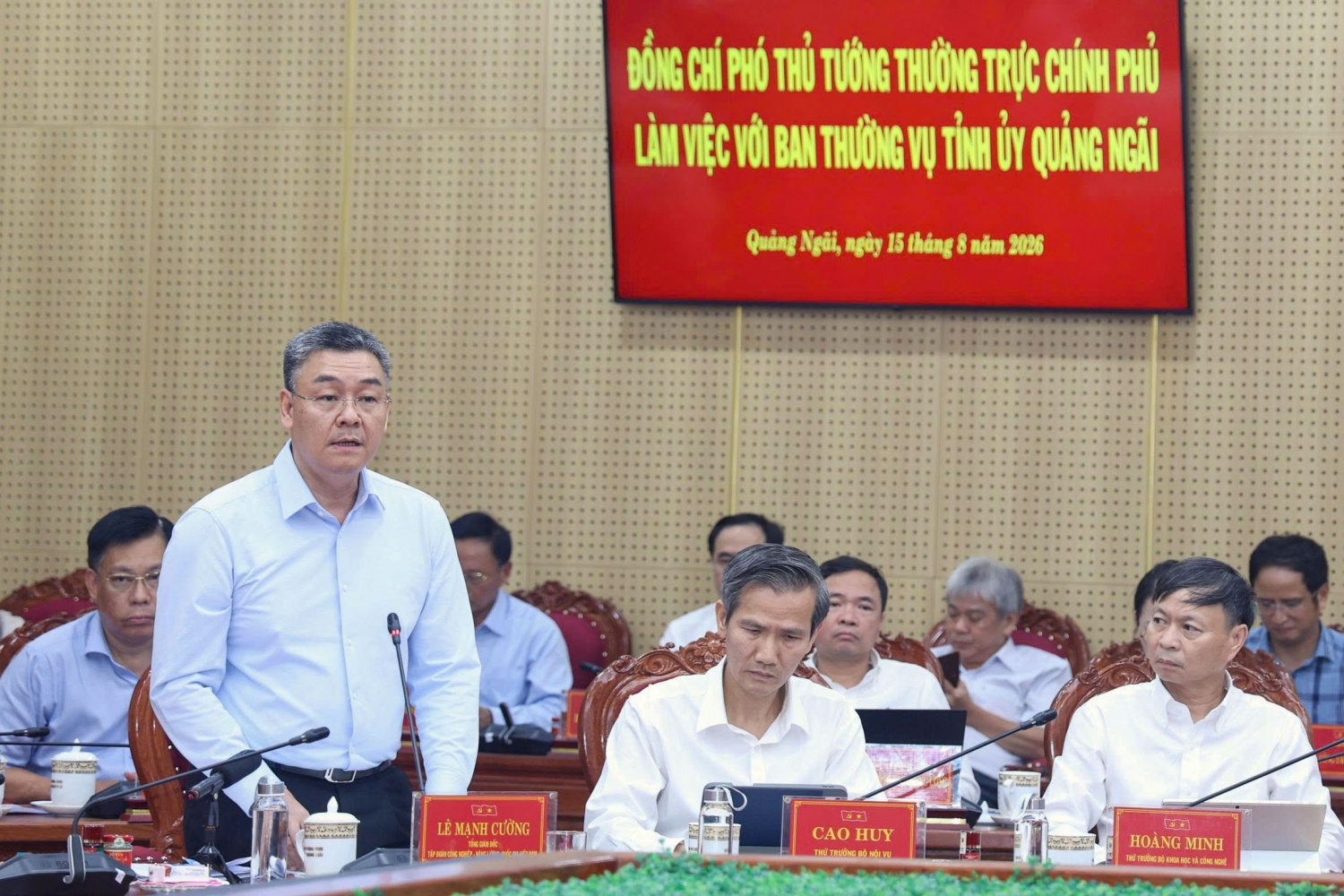 Tổng Giám đốc PETROVIETNAM Lê Mạnh Cường thông tin về tình hình hoạt động và các dự án đang được PETROVIETNAM tích cực triển khai tại Quảng Ngãi. Tổng Giám đốc PETROVIETNAM Lê Mạnh Cường thông tin về tình hình hoạt động và các dự án đang được PETROVIETNAM tích cực triển khai tại Quảng Ngãi.