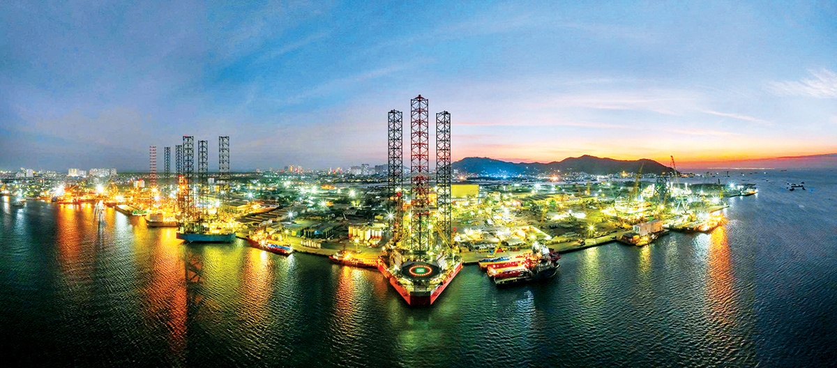 Ngành dầu khí đã tích lũy được hệ thống cảng dịch vụ, căn cứ hậu cần, đội tàu chuyên dụng, năng lực khảo sát biển, thi công công trình ngoài khơi và đội ngũ kỹ sư có trình độ cao
