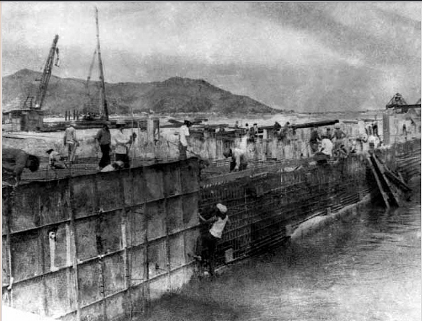 The early days of constructing the petroleum service port