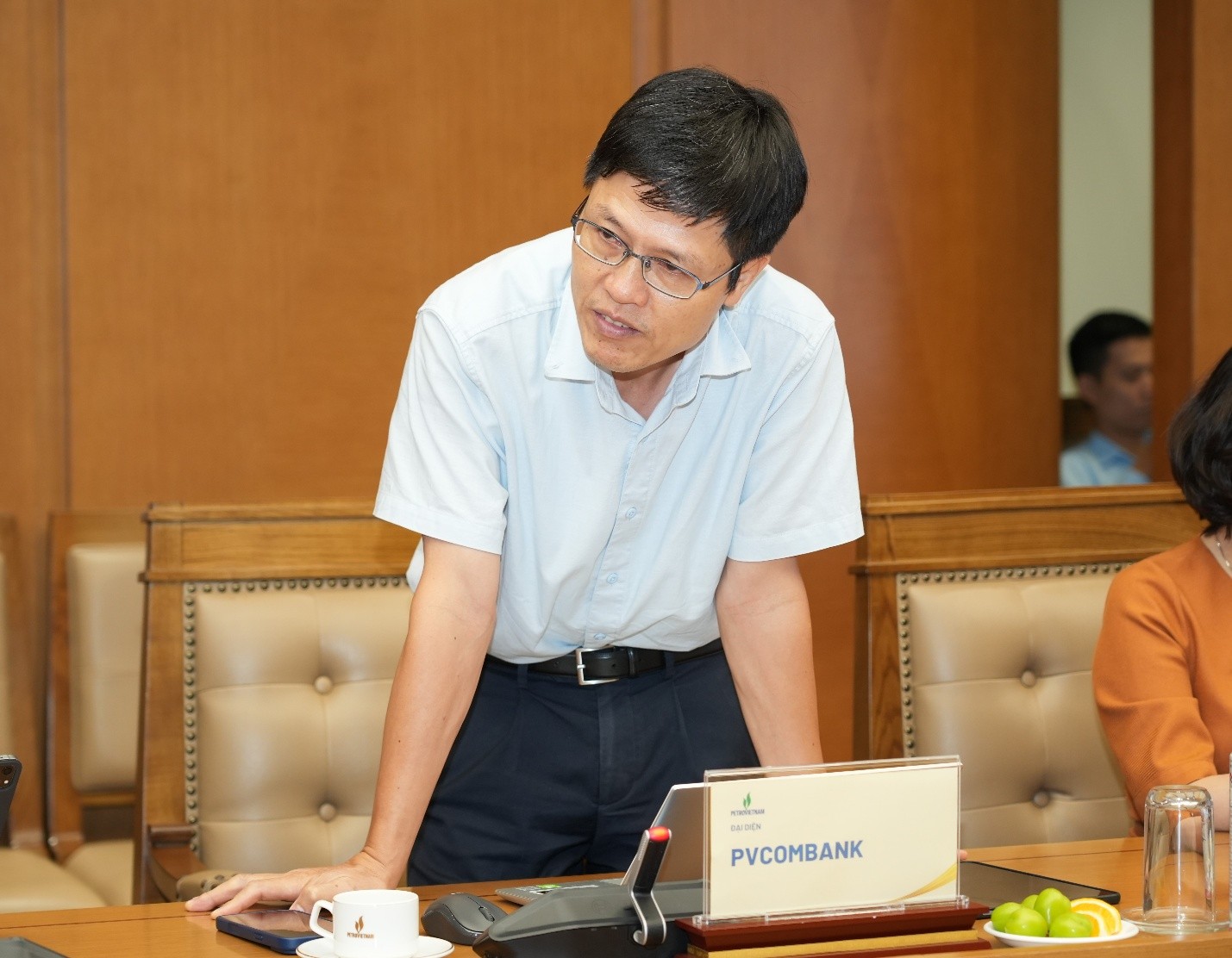 Thành viên HĐQT PVComBank Nguyễn Khuyến Nguồn đóng góp ý kiến tại cuộc họp