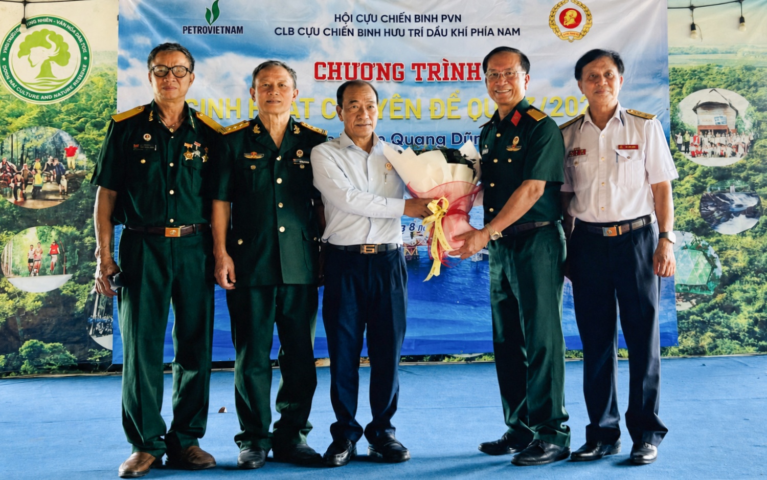 Ban Chủ nhiệm CLB chúc mừng đồng chí Phạm Quang Dũng được tín nhiệm bầu làm Ủy viên Ban Thường vụ Trung ương Hội CCB Việt Nam.