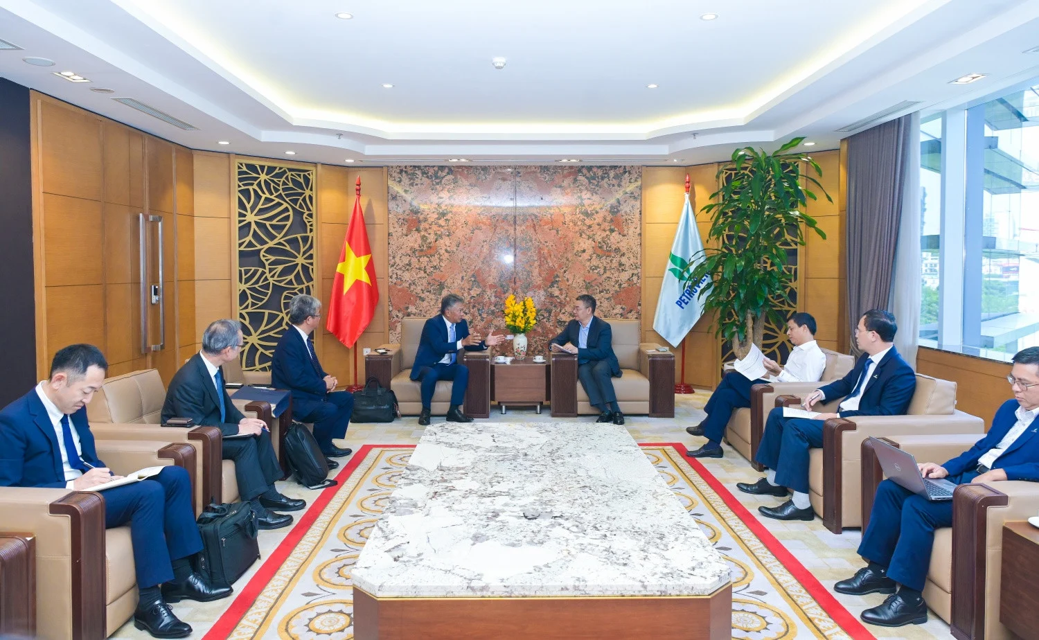 Petrovietnam and Mitsui promote cooperation in the energy sector.