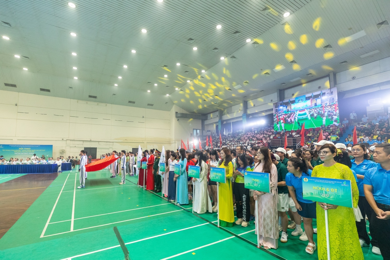 Các vận động viên PETROVIETNAM tham gia Hội thao.