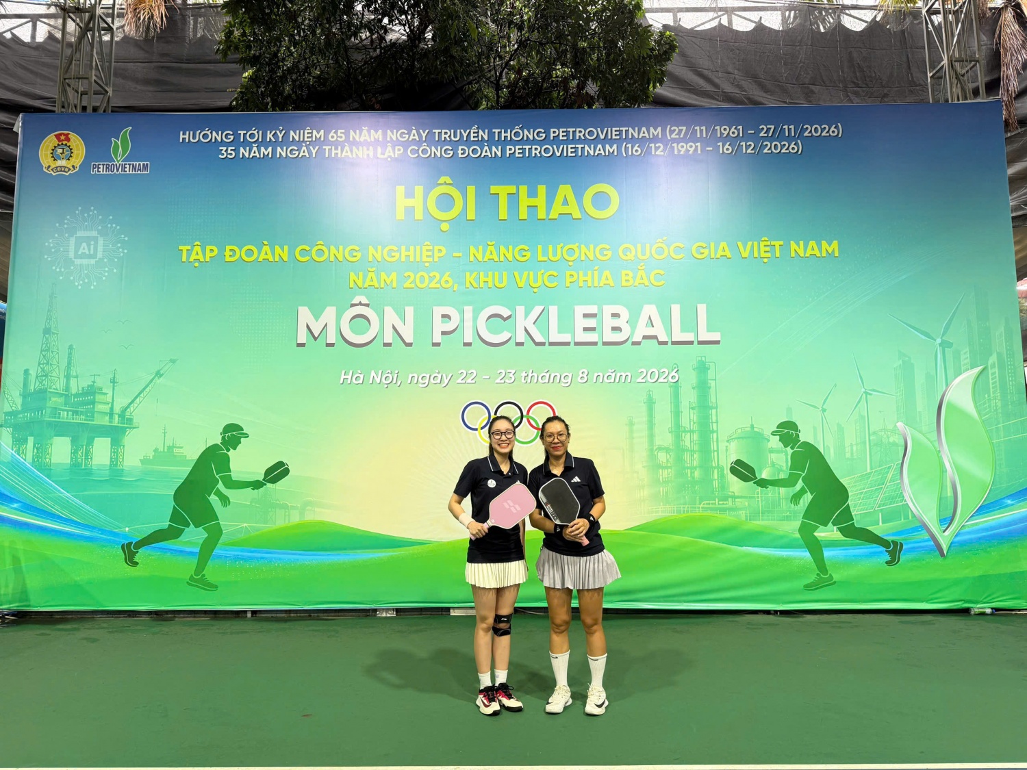 Chị Trần Phương Hoa - PVNDP (bên trái): Khi đã bước vào sân, ai cũng muốn thi đấu hết mình vì màu áo của đơn vị.