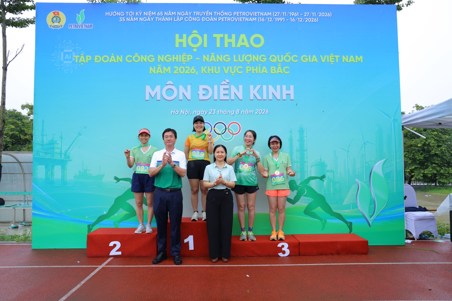 Đội điền kinh đơn nữ Bộ máy vinh dự đạt Huy chương Bạc và Huy chương Đồng.