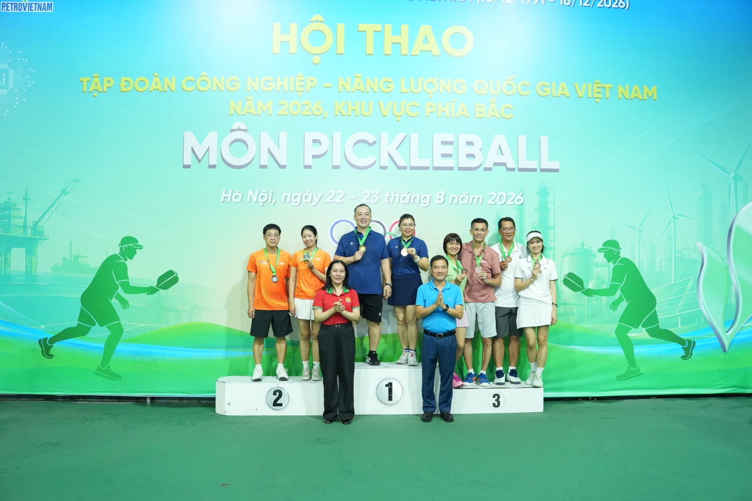 Đội Pickleball đôi nam nữ Bộ máy QL&ĐH PETROVIETNAM đạt Huy chương Bạc.