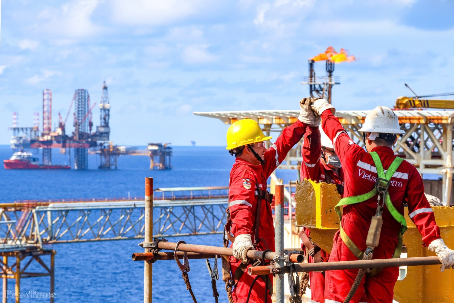 Đội ngũ PETROVIETNAM đã nhanh chóng trưởng thành, từng bước đảm đương những vị trí then chốt và đến nay có khả năng đứng ngang tầm với các đối tác quốc tế.
