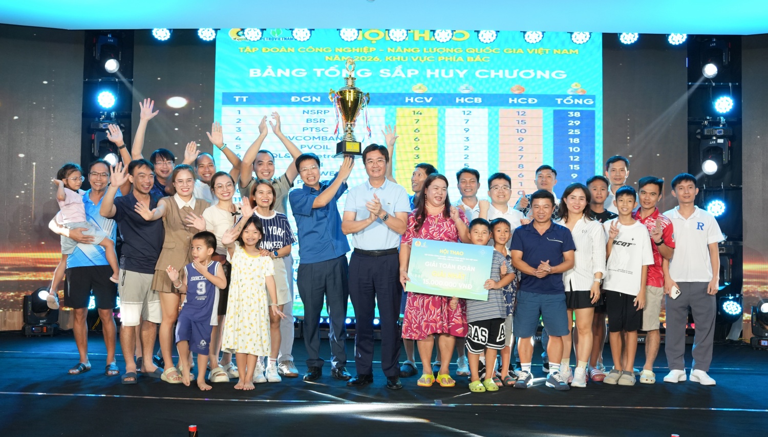 Lễ bế mạc và trao giải toàn đoàn.