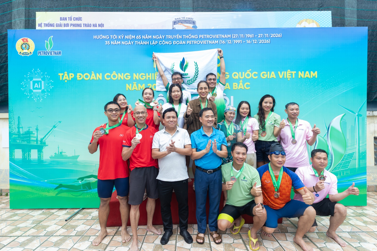 Trao giải môn bơi lội.