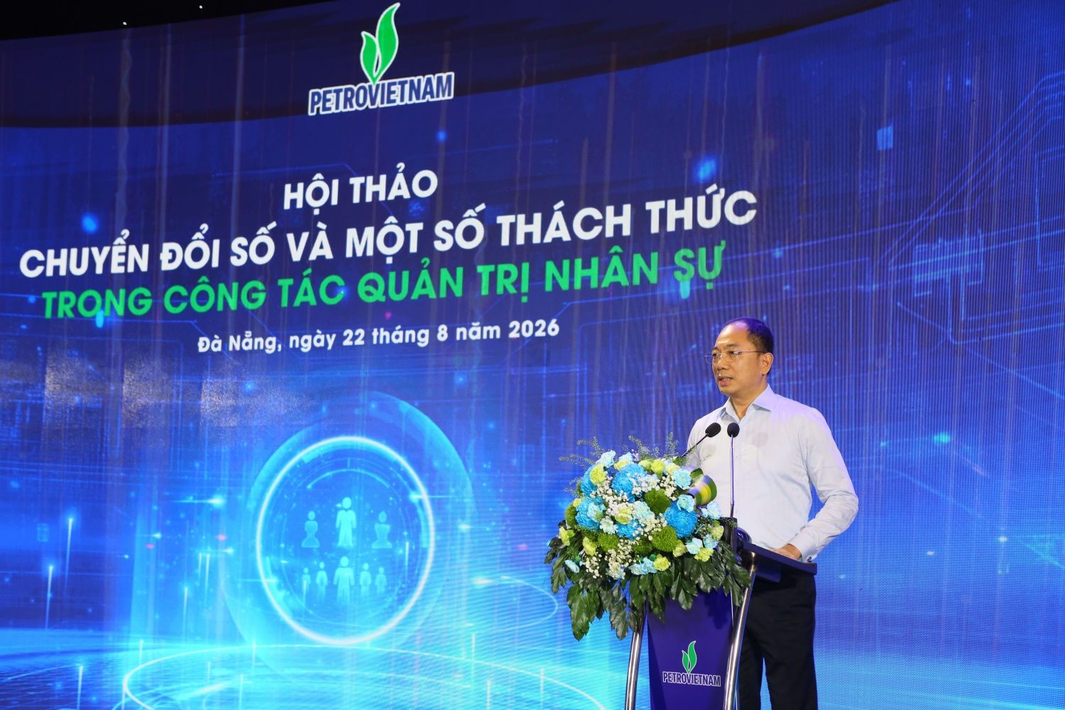 Phó Tổng Giám đốc PETROVIETNAM Cao Hoài Dương phát biểu nhấn mạnh định hướng xuyên suốt được xác định trong quản trị nhân lực là “Con người là trung tâm - Dữ liệu là nền tảng - Công nghệ là công cụ”.