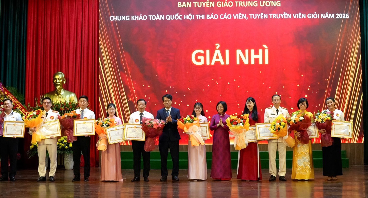 Đồng chí Nguyễn Thị Hoa vinh dự đạt giải Nhì tại Hội thi.