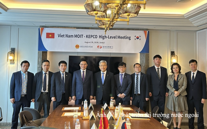 Bộ trưởng Bộ Công Thương Lê Mạnh Hùng làm việc với lãnh đạo các doanh nghiệp năng lượng Hàn Quốc.