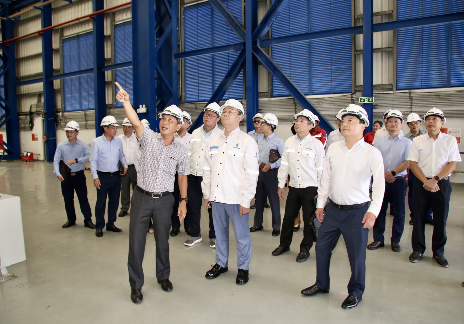 Tổng Giám đốc PETROVIETNAM Lê Mạnh Cường và đoàn công tác tham quan Nhà máy Điện Nhơn Trạch 3&4.