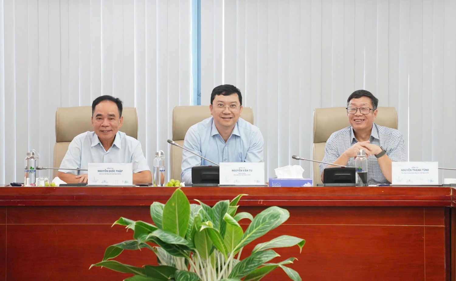 Lãnh đạo Hội Dầu khí Việt Nam và Viện Dầu khí Việt Nam điều hành hội thảo.
