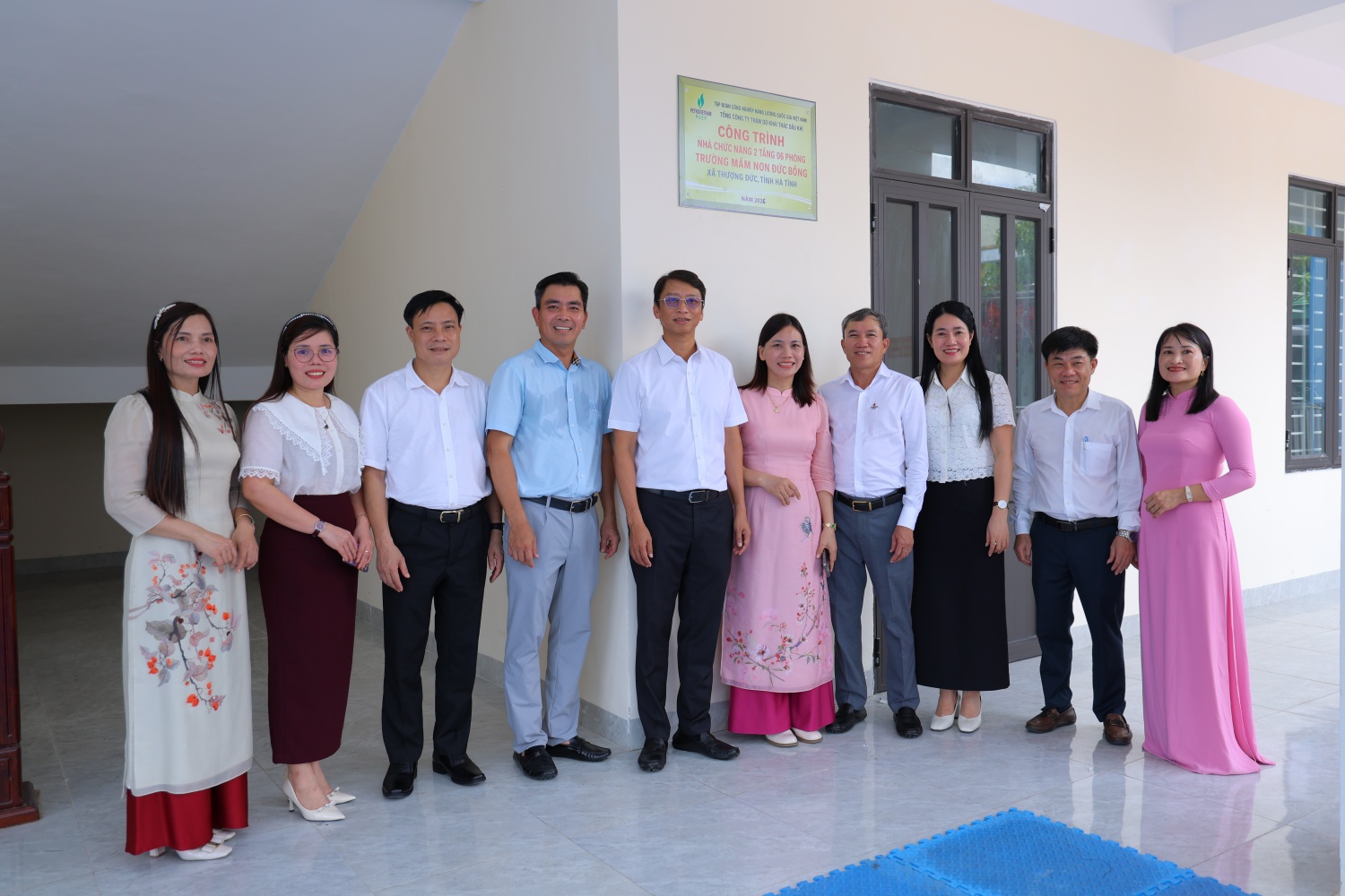 Các đại biểu tại công trình Nhà đa năng Trường Mầm non Thượng Đức