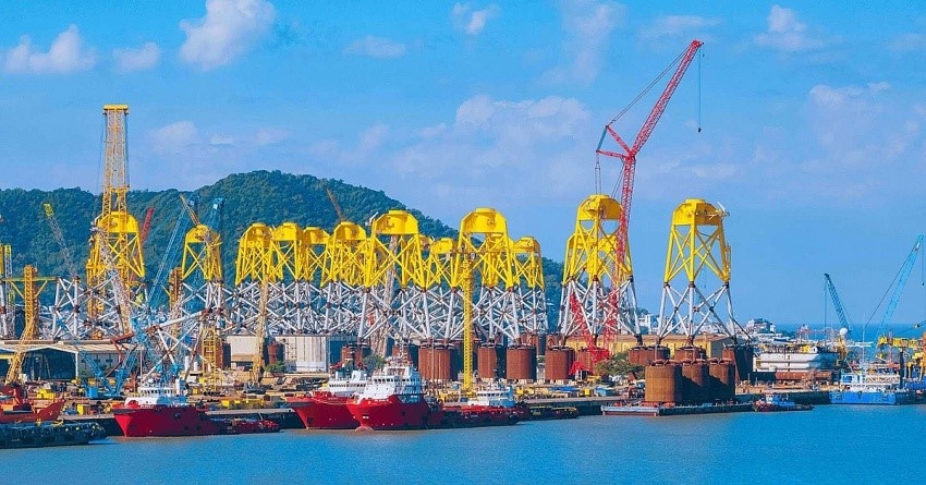 Chế tạo chân đế điện gió ngoài khơi tại Trung tâm Công nghiệp Năng lượng và Hậu cần Kỹ thuật PTSC.