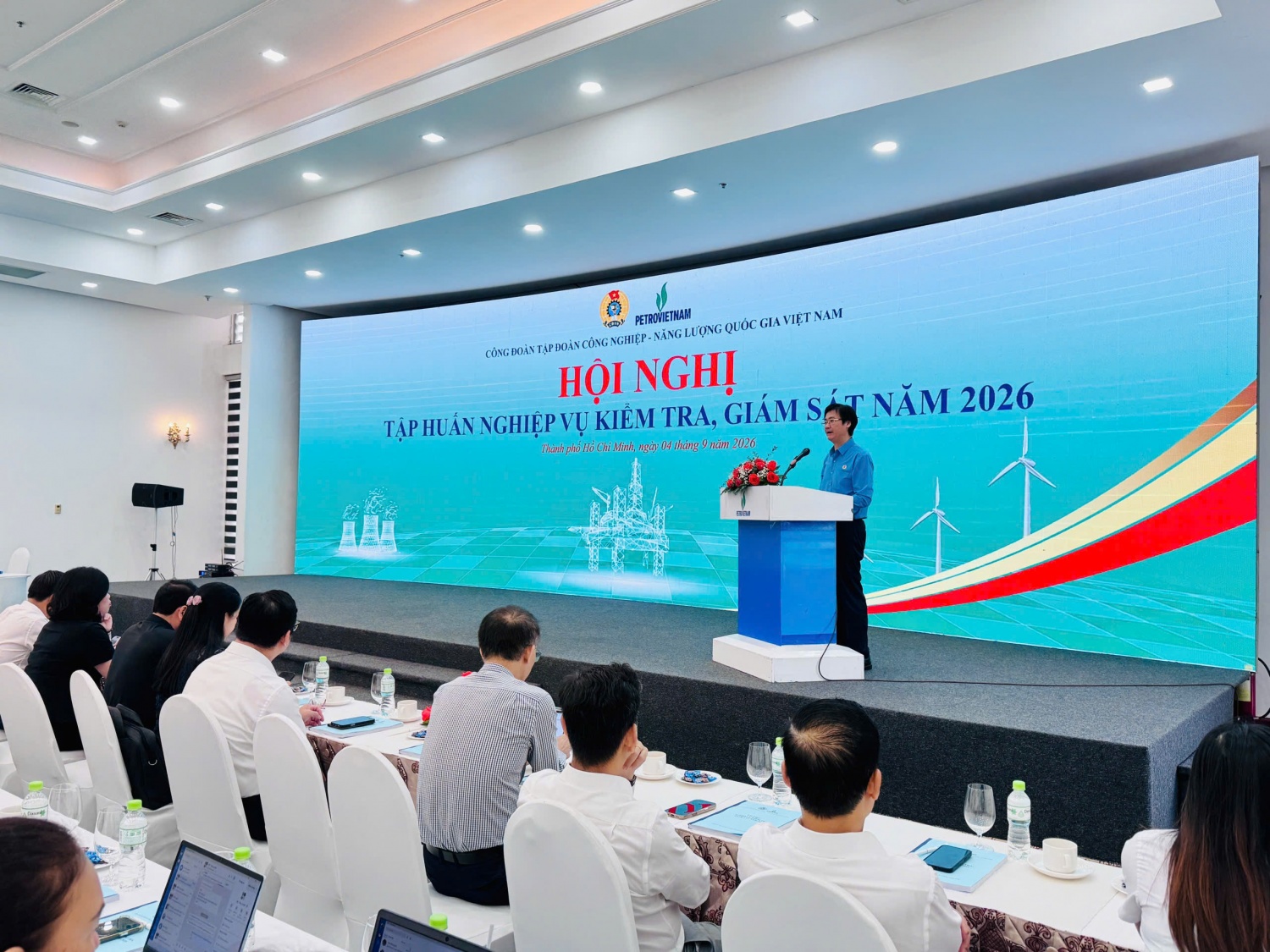 Chủ tịch Công đoàn PETROVIETNAM Nguyễn Mạnh Kha nhấn mạnh, công tác kiểm tra, giám sát là một trong những nhiệm vụ quan trọng, góp phần bảo đảm các chủ trương, nghị quyết, quy định của tổ chức Công đoàn được thực hiện nghiêm túc.