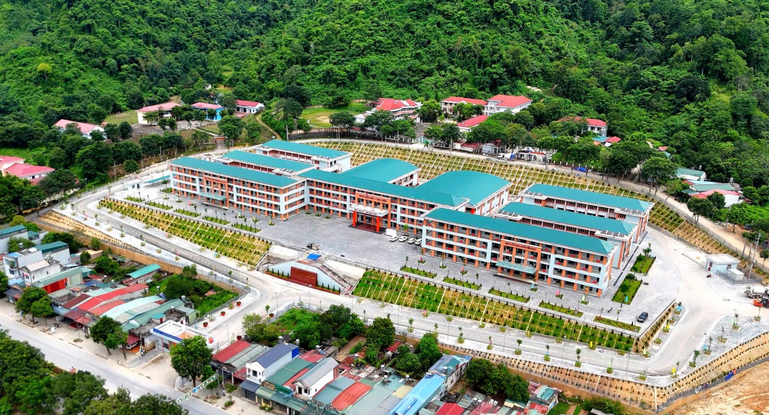 Ngôi trường xinh đẹp giữa núi rừng Tây Bắc.