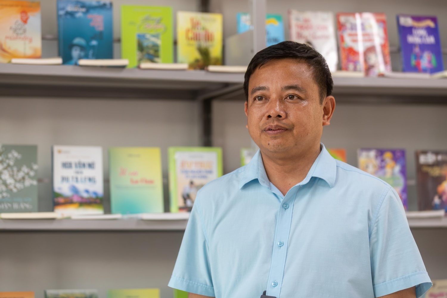 Thầy Phùng Văn Ơn, Hiệu trưởng nhà trường: 