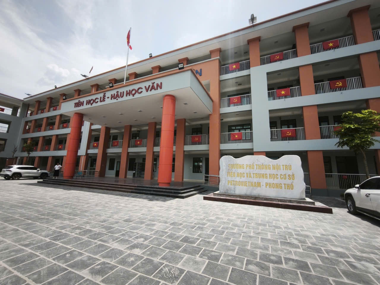 Ngày mai, khi tiếng trống khai trường vang lên giữa núi rừng Phong Thổ, ngôi trường mang tên PETROVIETNAM sẽ chính thức bước vào hành trình mới.