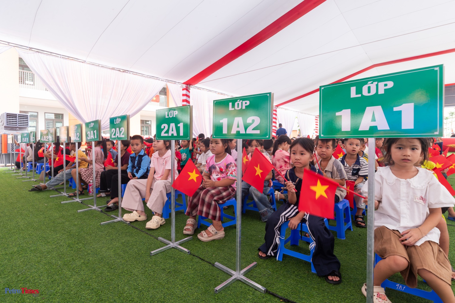 Niềm vui của các em khi đến trường là được học, được yêu thương. Đó cũng là niềm vui chung của các bậc cha mẹ, của toàn xã hội và của các doanh nghiệp như PETROVIETNAM. Bởi trẻ em hôm nay chính là thế giới ngày mai.
