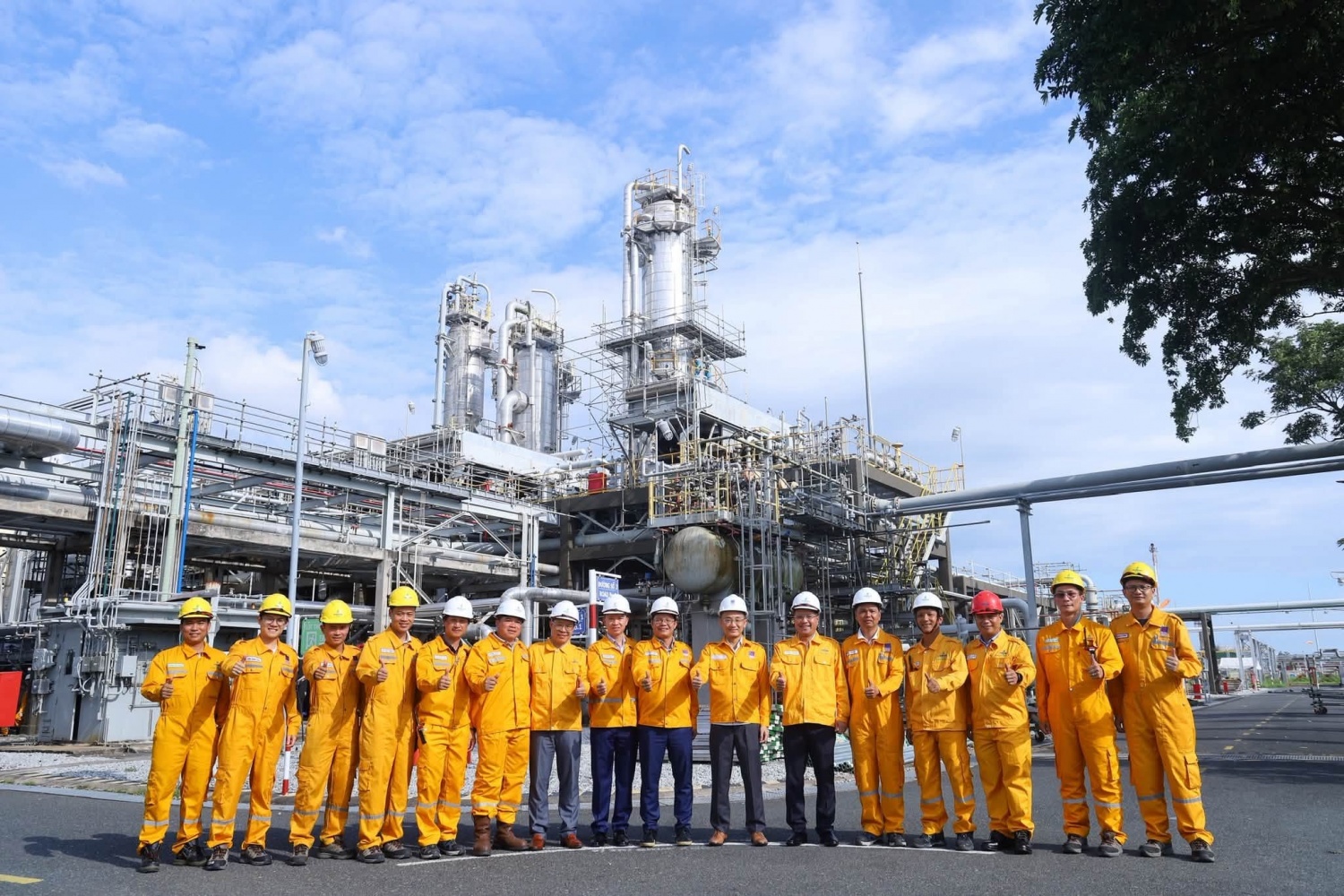 Lãnh đạo PV GAS, KĐN và DVK động viên, khích lệ người lao động trực tiếp thực hiện nhiệm vụ tại hiện trường.