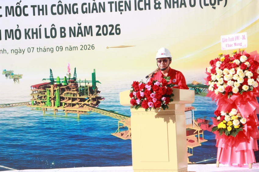Ông Dương Trung Chương - Chủ tịch Công đoàn XNXL Vietsovpetro phát động phong trào thi đua.