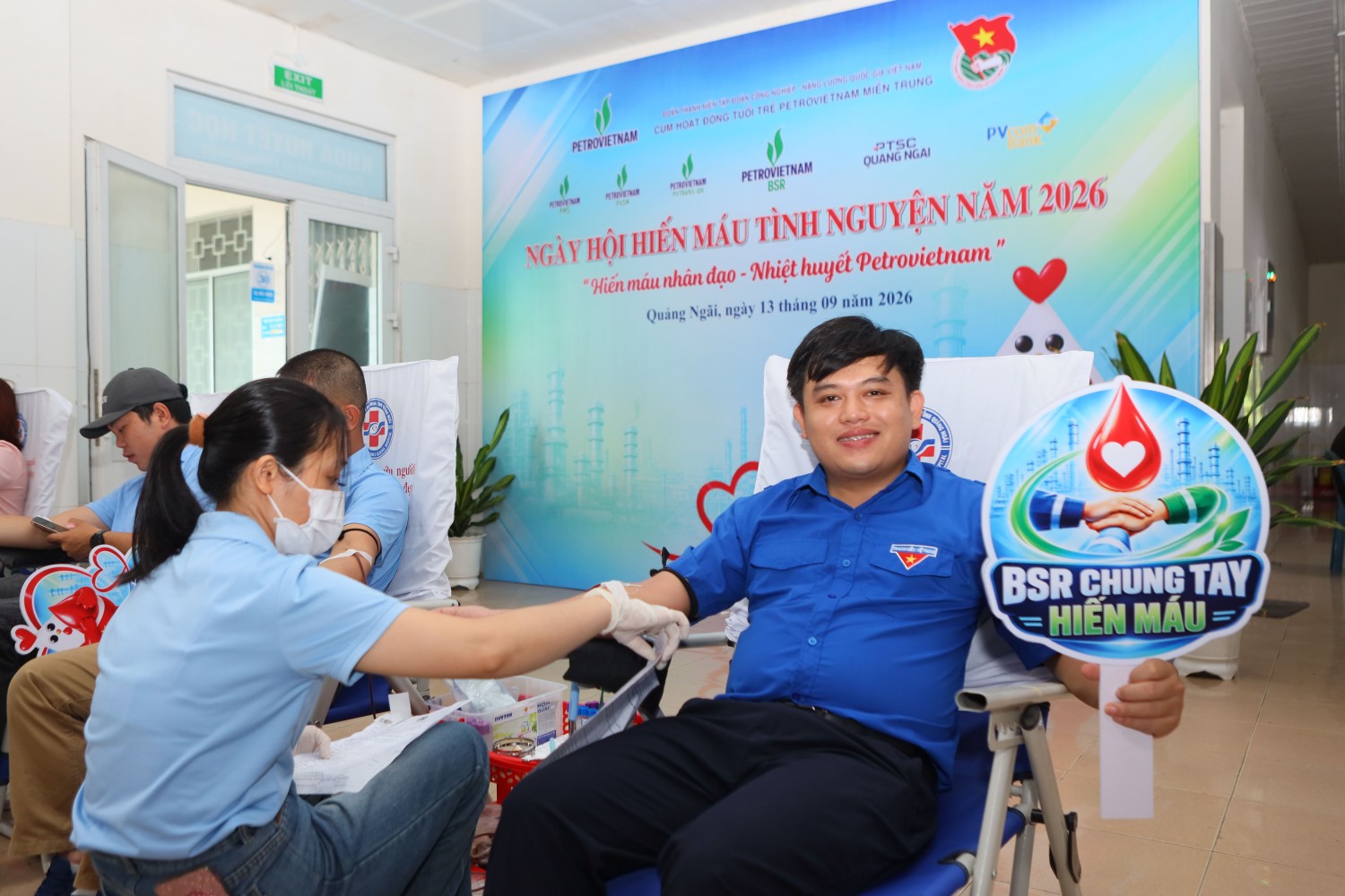 Anh Phan Hoài Quang - Ban An toàn Môi trường BSR có mặt từ sớm để tham gia hiến máu.