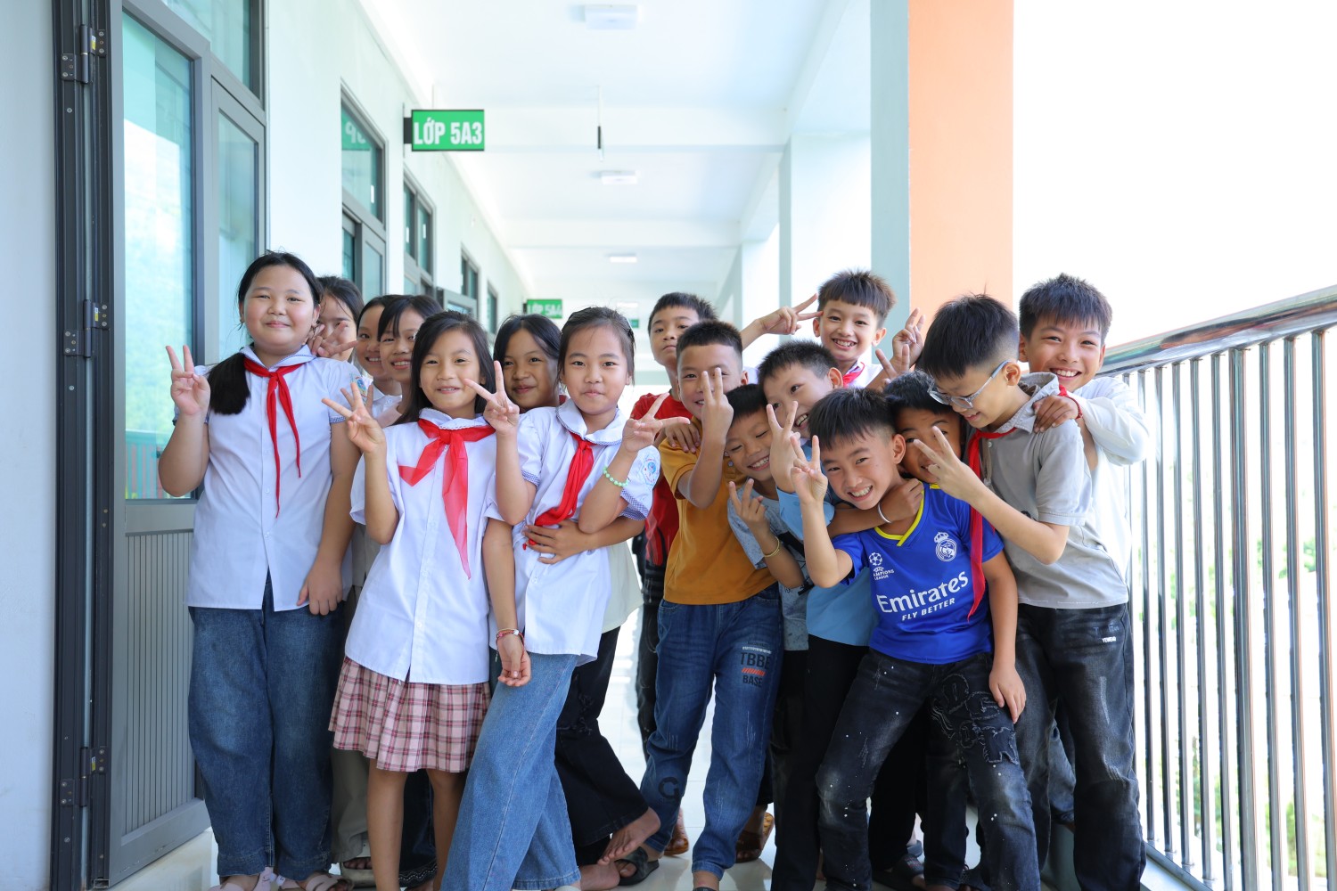 Những ngày đến trường trở nên ấm áp hơn với các học sinh tại ngôi trường PETROVIETNAM - Phong Thổ